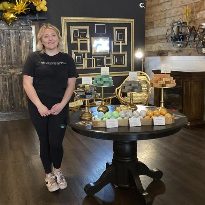 Small town businesses embrace total solar eclipse crowd, come rain or shine on Monday